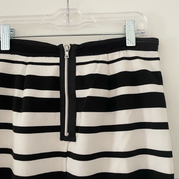 Two Piece Stripped Sam Edelman Set - Picture 8 of 10